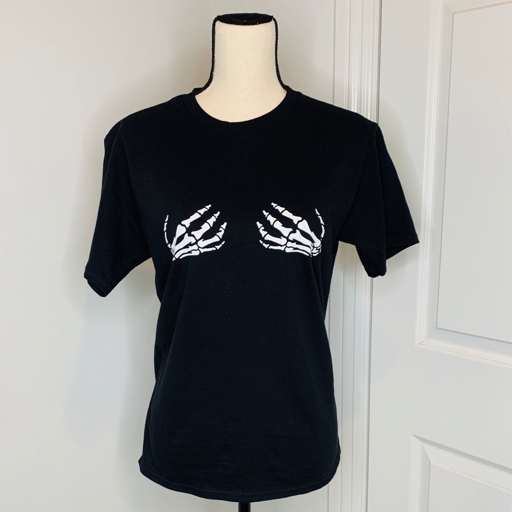 NWOT Skeleton hands print tee